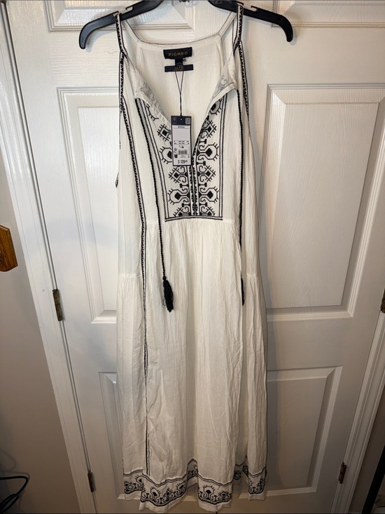 Piombo Dresses & Skirts - Piombo White Maxi Dress with Black Embroidery
